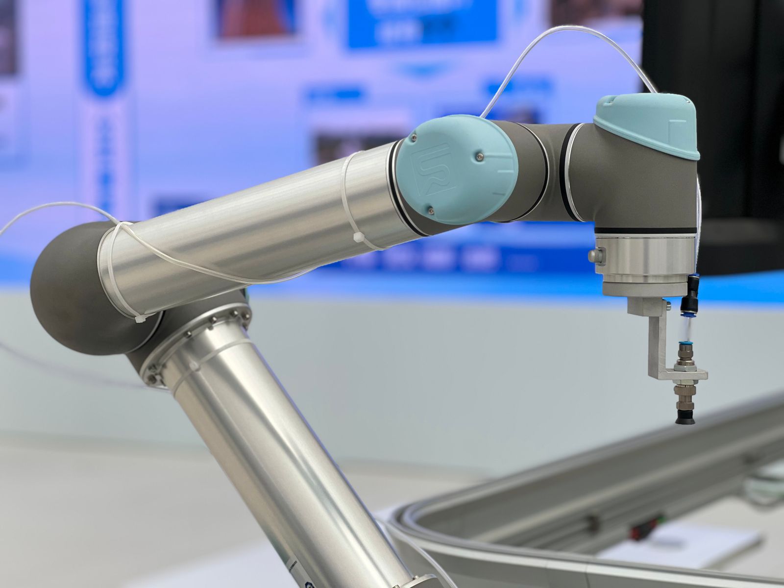 Advanced manufacturing localization — an industrial collaborative robot arm